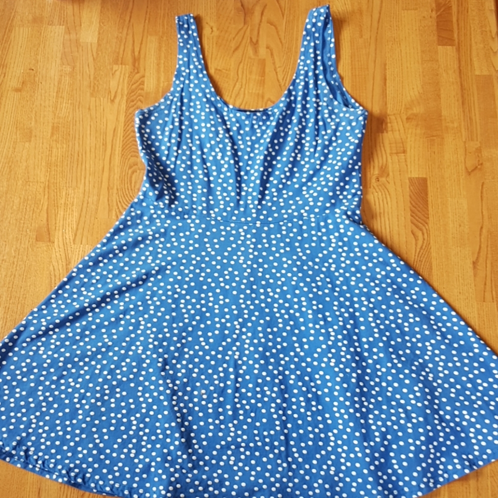 Almost new, mid-thigh length, summery dress